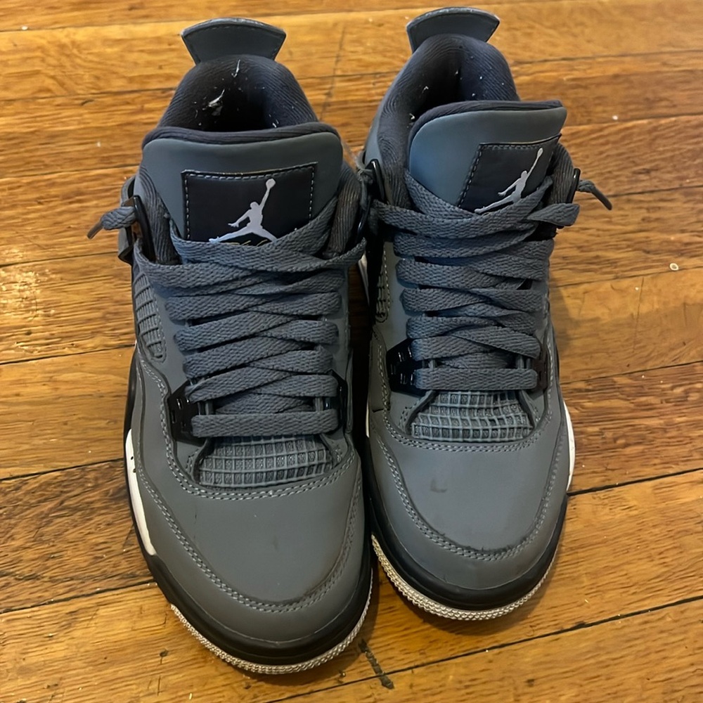 Jordan 4s
